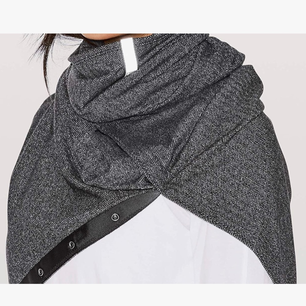 Lululemon vinyasa scarf- purple